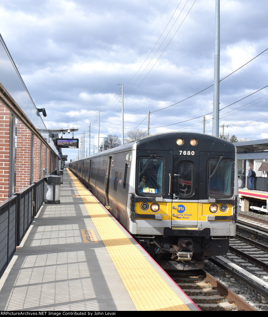 LIRR Train # 7920 bypassing NHP station 